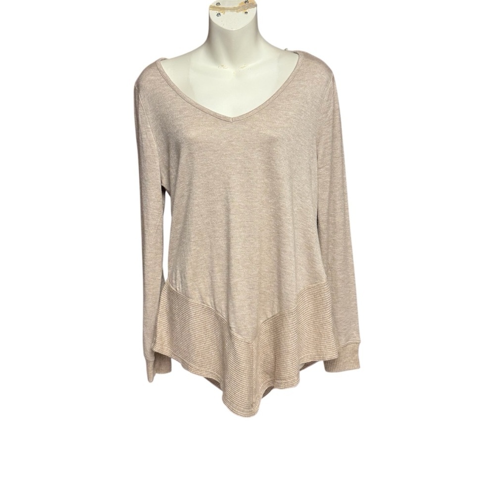 Como Vintage size small Tan inverted V hem  Long Sleeve Blouse